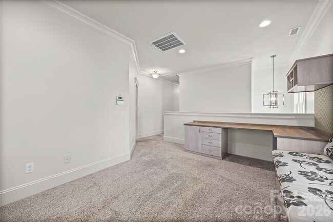 Building Photo - 706 Kingsley Way