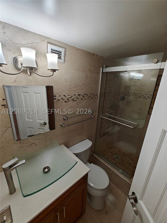 Building Photo - 825 Brickell Bay Dr