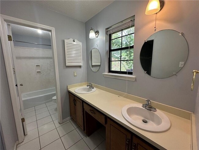 Building Photo - 6750 Browder Dr