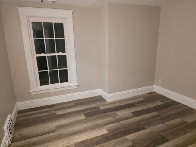 Building Photo - 1332 Poplar Pl