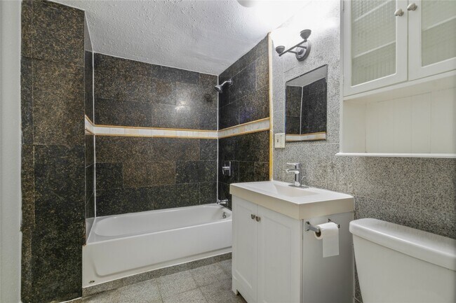 Building Photo - 2507 37th St