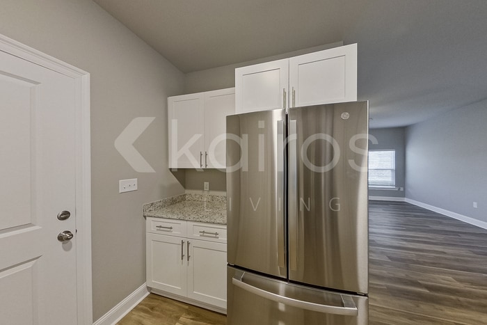 Building Photo - 1534 Cannes Ave