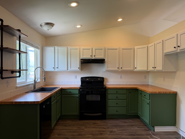 Building Photo - 8103 Waterfowl Ave