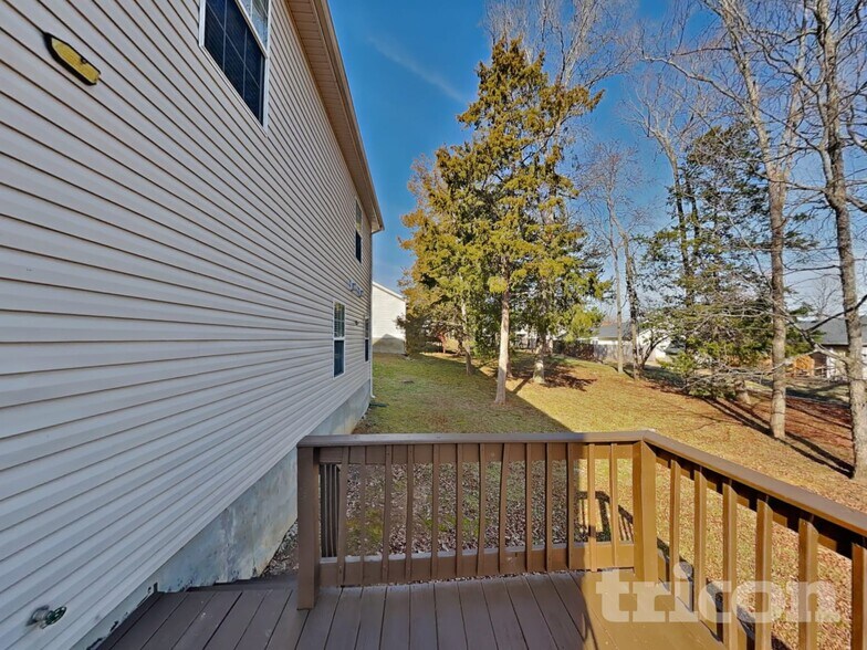 Building Photo - 129 Mary Joe Martin Dr