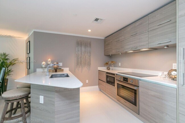 Building Photo - 1300 S Miami Ave