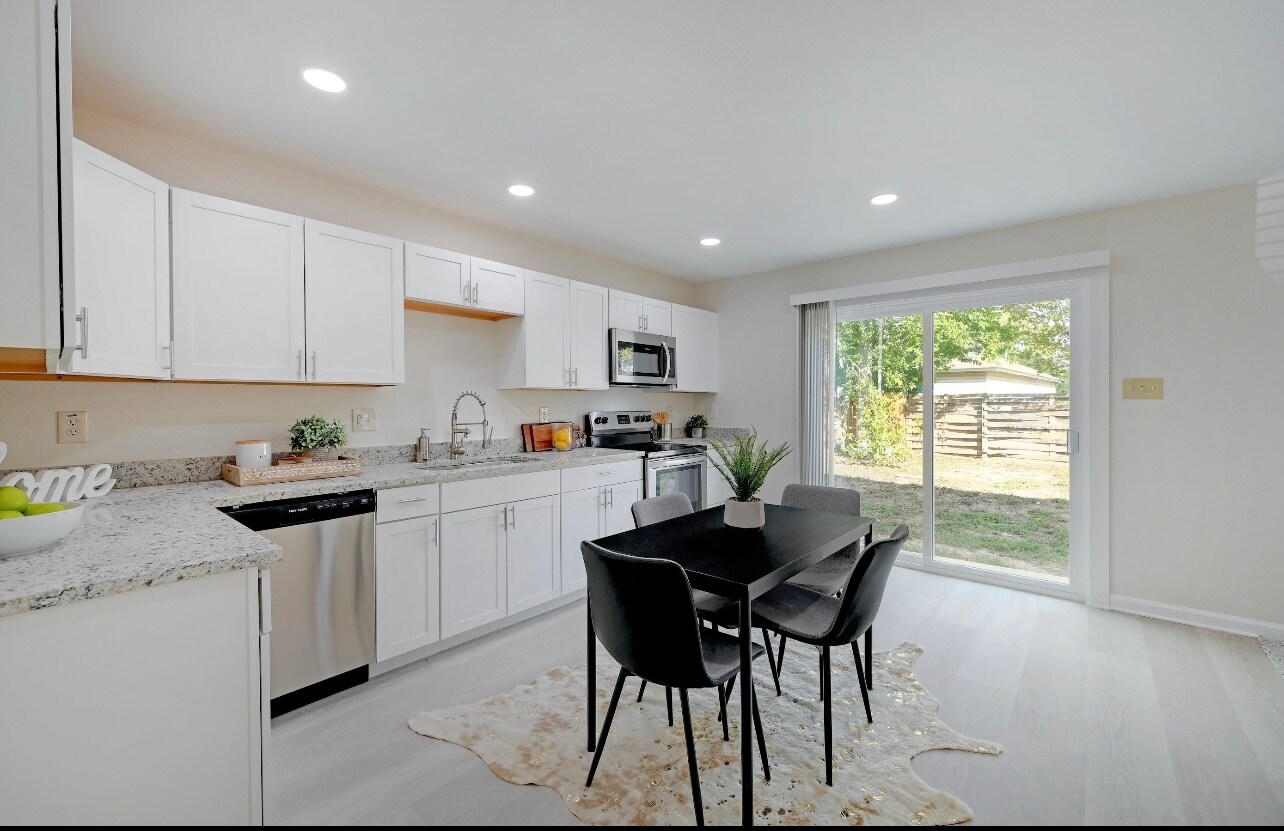 Building Photo - 2230 Juniper Hl