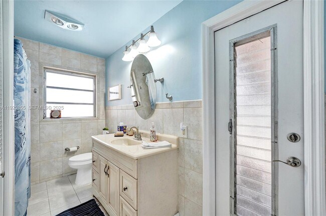 Building Photo - 4060 NE 26th Ave