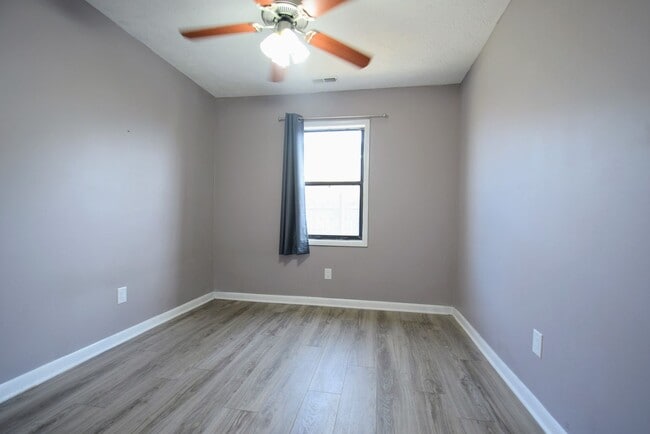 Building Photo - McArthur Place