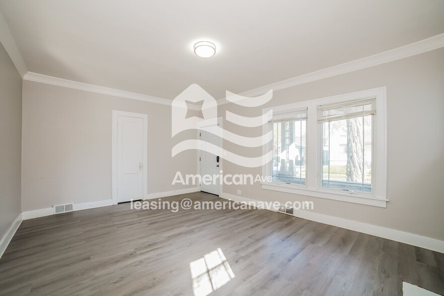 Building Photo - 908 E McClure Ave