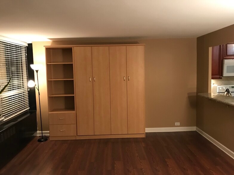 Murphy's Bed Closed - 4800 S Chicago Beach Dr