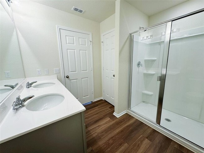 Building Photo - 596 Papaya Dr