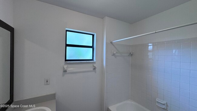 Building Photo - 2216 Flower Tree Cir