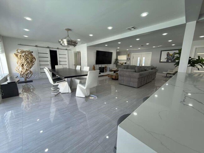 Building Photo - 4801 W Park Rd