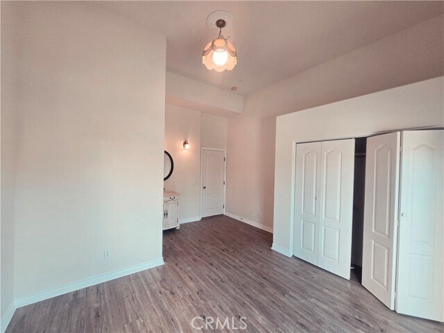 Building Photo - 515 S Helberta Ave