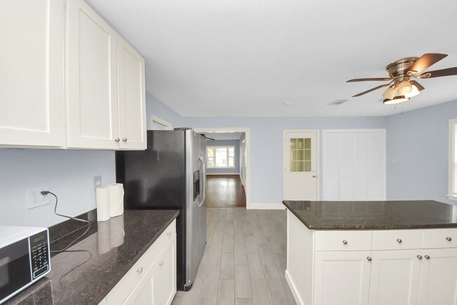 Building Photo - 6214 Diamond Ct