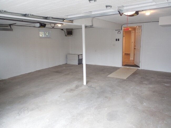 Building Photo - 166 Totten Pond Rd