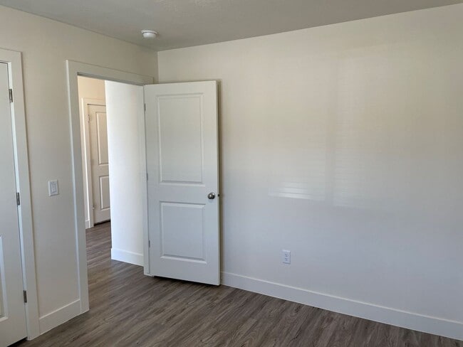 Building Photo - 3 bedroom- 2 bath Newer Construction