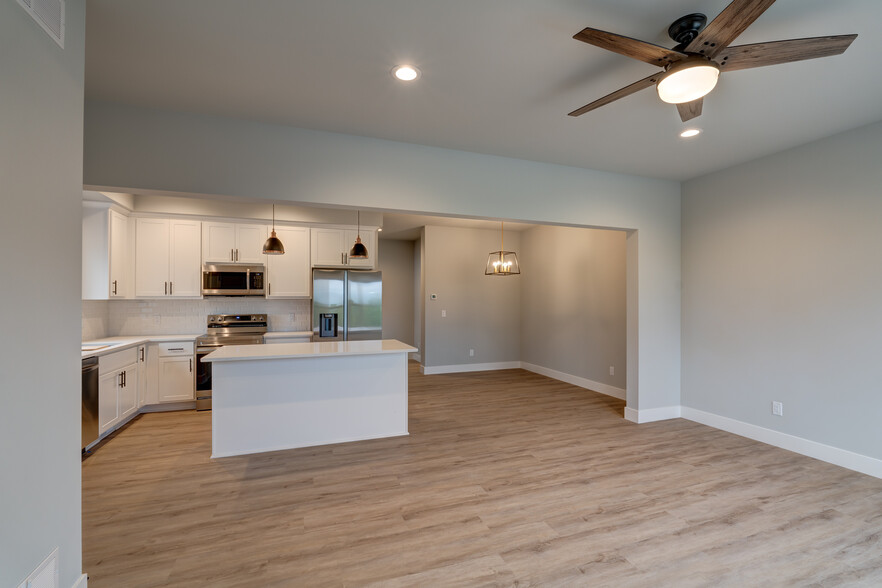 Building Photo - 113 Prairie Heights Dr