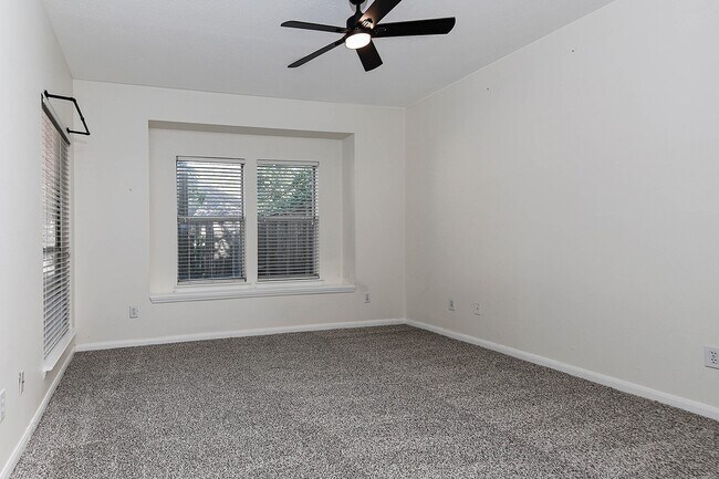 Building Photo - 35 S Avonlea Cir