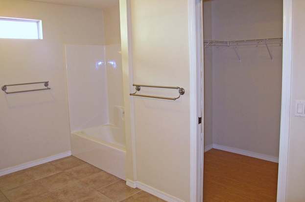 Building Photo - 4150 Oak Pointe Dr