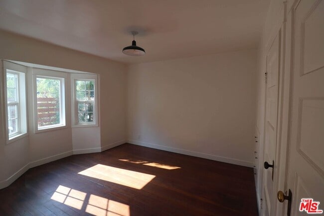 Building Photo - 363 N Ave 57