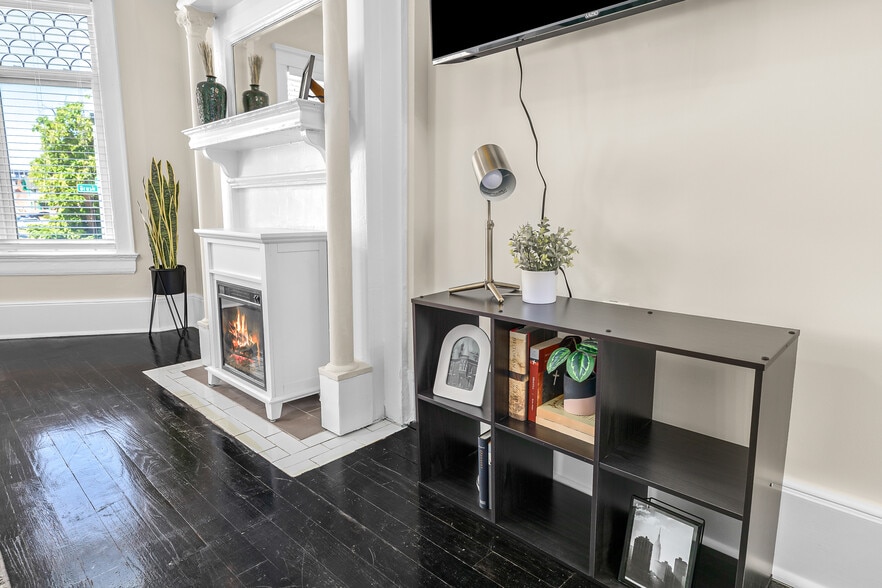 Building Photo - 3402 Brush St