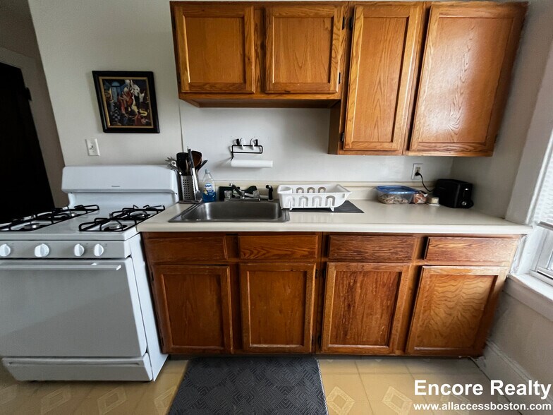 Building Photo - 157 Summer St