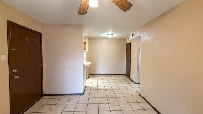 Building Photo - 13480 S Thorntree Dr