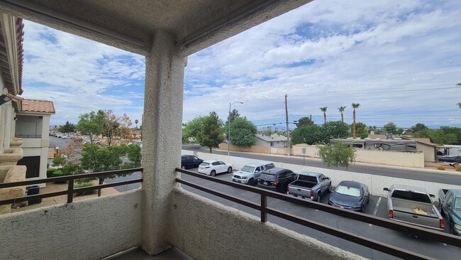 Building Photo - Upstairs 3 Bedroom condo