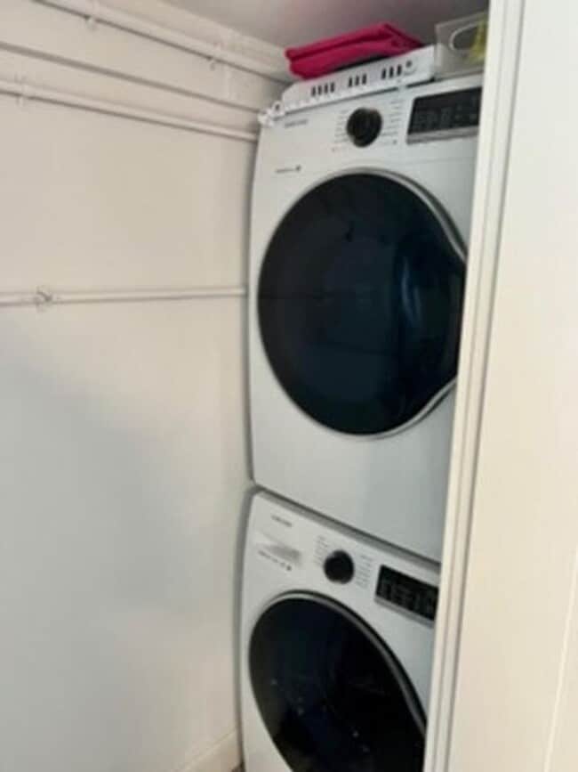 Building Photo - 200 NE 56th St