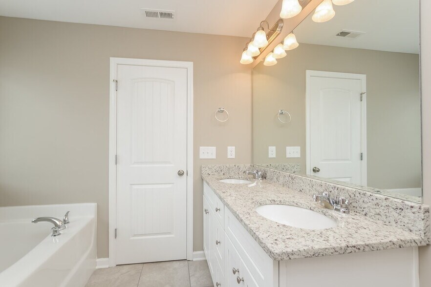 Building Photo - 601 Fieldcrest Dr