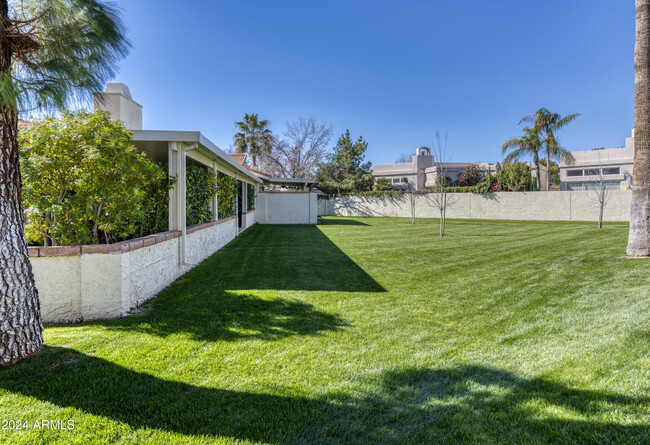Building Photo - 7812 E Oakshore Dr