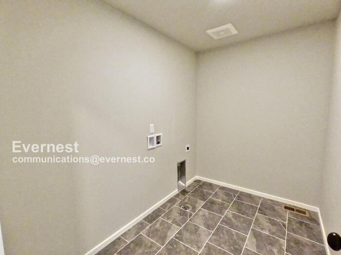 Building Photo - 2814 Barnstormer St