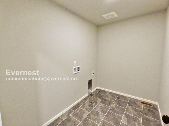 Building Photo - 2814 Barnstormer St