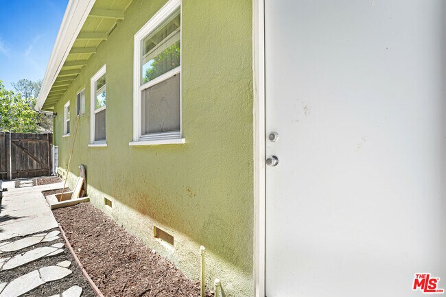 Building Photo - 5252 Canoga Ave
