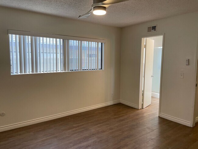 Building Photo - Lovely 2 bed, 2 bath Duplex Home in Orange