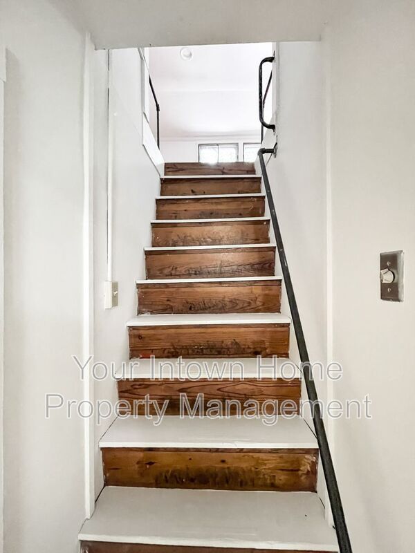Building Photo - 1080 Benteen Ave SE