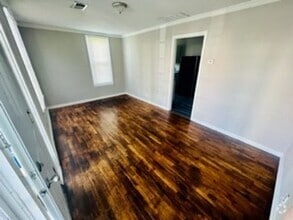 Building Photo - Quaint 2 bedroom in a quiet neighborhood