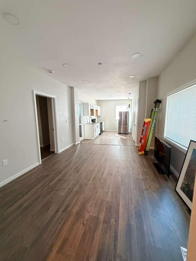 Building Photo - 651 W Bruce St