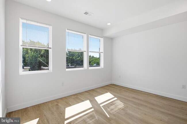 Building Photo - 2554 N 12th St