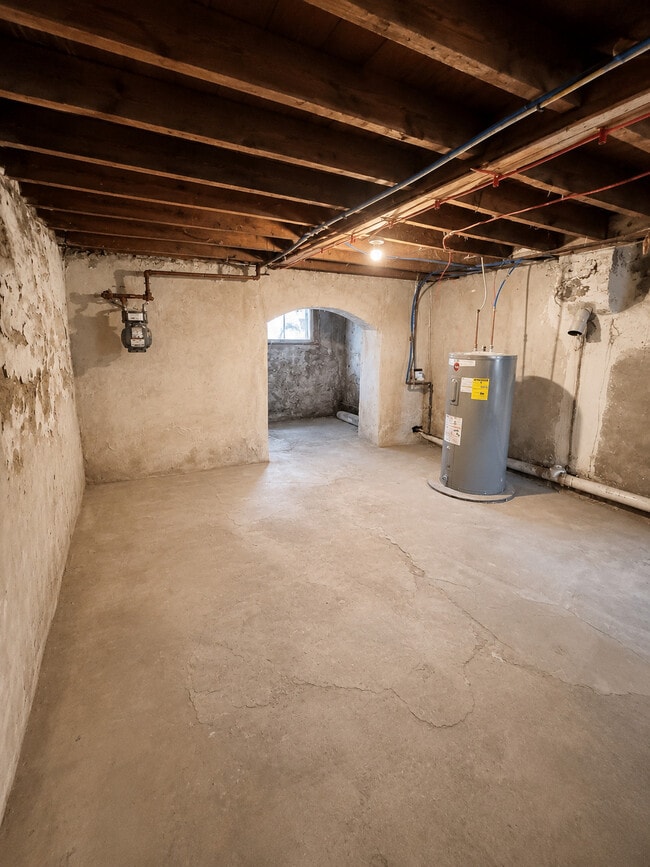 Building Photo - 5024 Parrish St