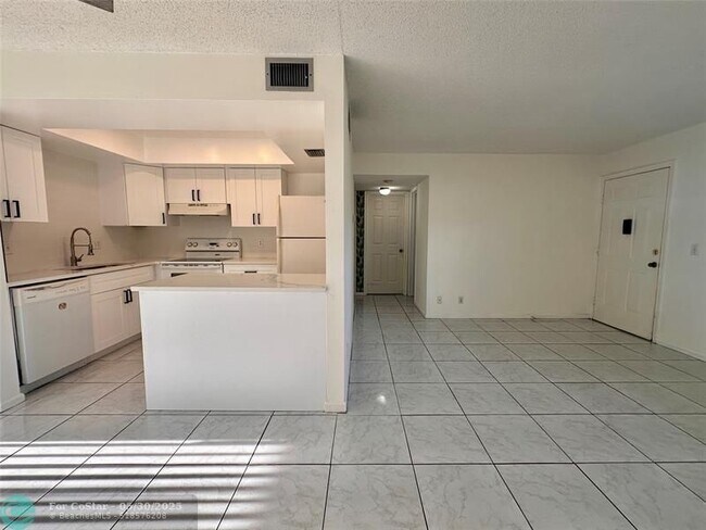 Building Photo - 4263 Oak Terrace Dr