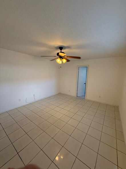 Building Photo - 1020 N 18th Ct