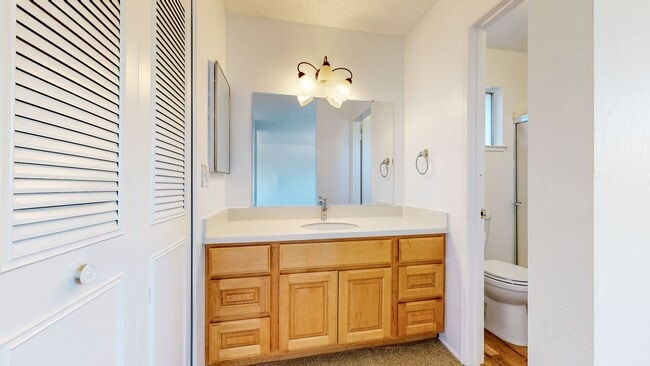Building Photo - 4 Bedroom 2 Full Bathroom Single Family Ho...