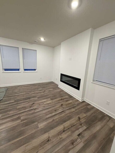 Building Photo - 10604 Heron Ave S