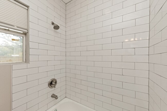 Building Photo - 1113 8th St