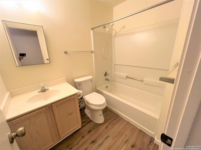 Building Photo - 8214 Chestnut Manor Dr