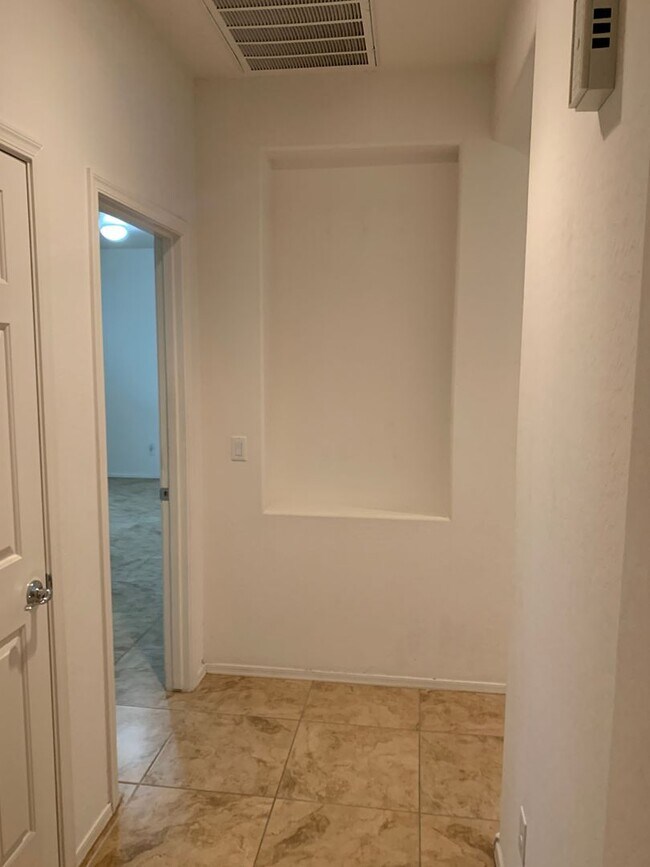 Building Photo - AVAILABLE NOW IN OLD STONE RANCH!!!!