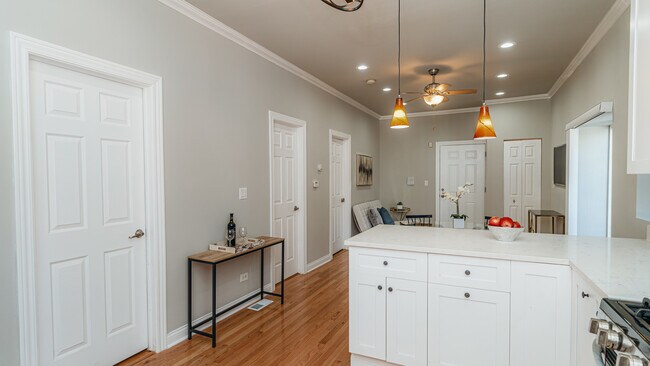 Building Photo - 3710 W Wrightwood Ave