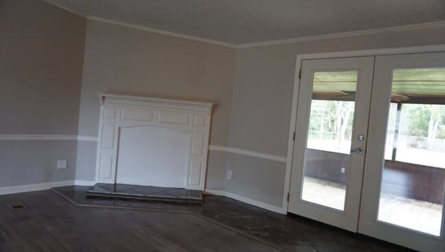 Building Photo - 3 Bedroom Mobile Home in the County